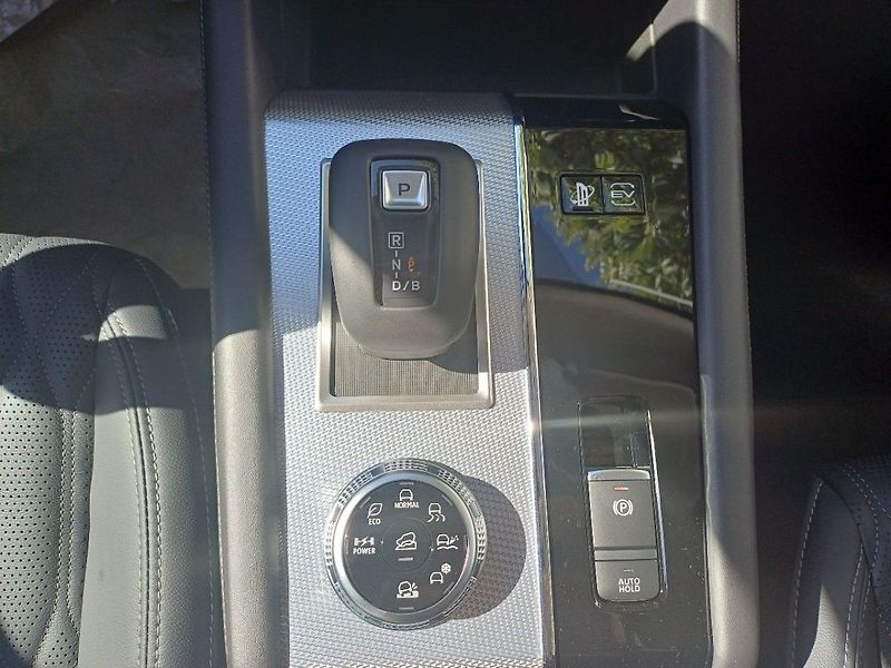 Mitsubishi Outlander Instyle 2,4 MIVEC 2xelektromot - fotka 13 z 25