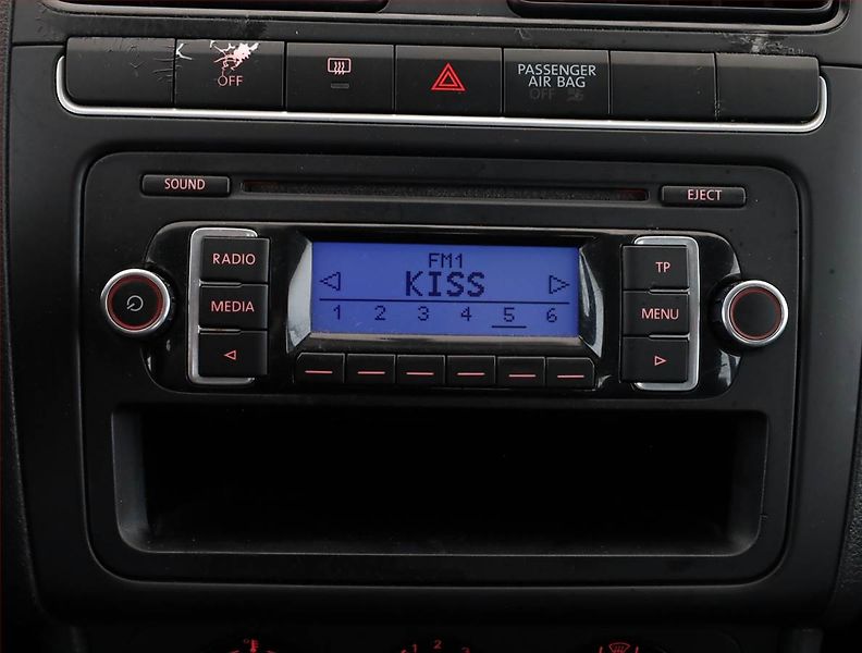 Volkswagen Polo (2011) 1.2 12V - fotka 11 z 15