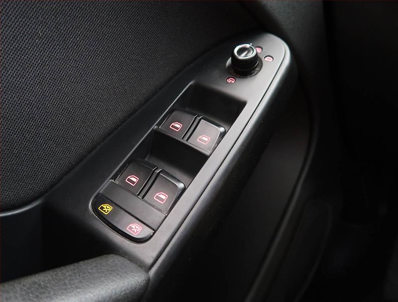 Audi A4 Allroad (2011) 2.0 TDI, 4X4, Xenony - fotka 17 z 17