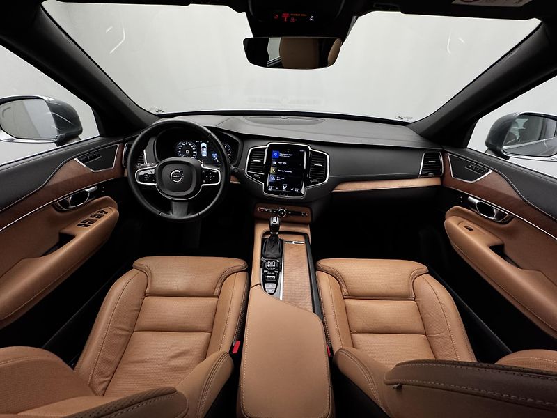 Volvo XC90 T6 AWD INSCRIPTION REZERVACE - fotka 3 z 47