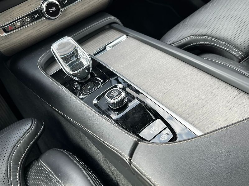 Volvo XC90 Ultimate T8 AWD 335kW - fotka 21 z 26