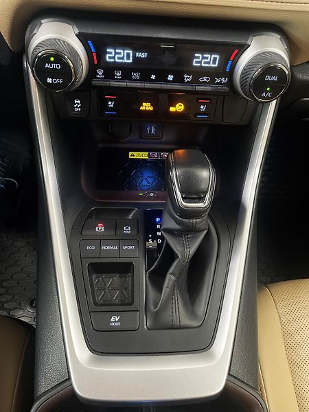 Toyota RAV4 2.5 Hybrid Executive e-CVT, ČR - fotka 20 z 30