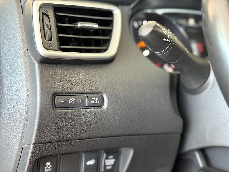 Nissan X-Trail 1,6dCi 96kW*AUT*360kam*Panoram - fotka 28 z 35