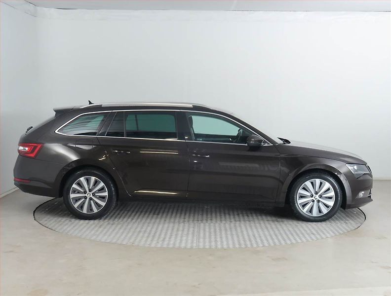 Škoda Superb (2018) Style 1.6 TDI, Navi, Bi-Xenony - fotka 6 z 19