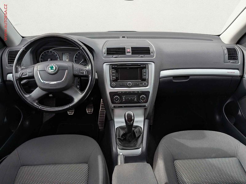 Škoda Octavia (2012) 2.0TDi 4x4, Scout, xenon - fotka 8 z 15
