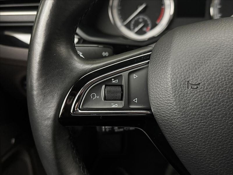 Škoda Superb 2,0 TDi 110kW L&K DPH ACC DCC - fotka 10 z 56