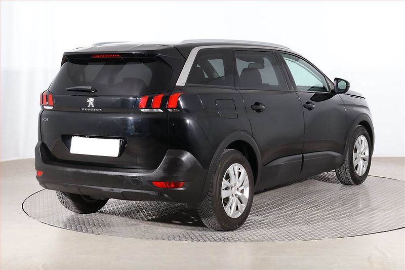 Peugeot 5008 (2018) 1.6 BlueHDi, Automat, 7 míst - fotka 5 z 27