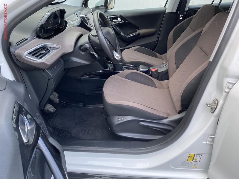 Peugeot 2008 (2015) 1.2PT, 1.maj,ČR, Active - fotka 9 z 18
