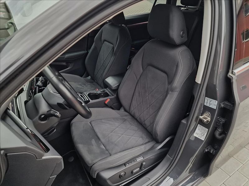 Volkswagen Golf 2.0TDI 110kW DSG Style, 1.Maj - fotka 37 z 50