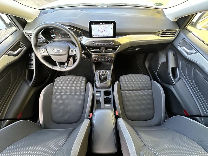 Ford Focus (2019) 1.5EcoBlue/88kW*KOMBI*1.Maj.TZ - fotka 6 z 39