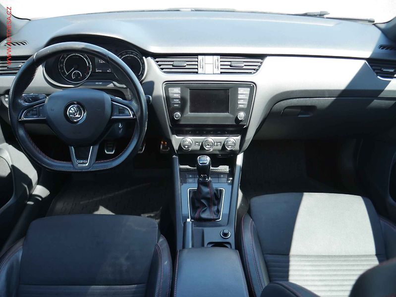 Škoda Octavia (2014) 2.0 TDi, RS, navi, xenon - fotka 8 z 25