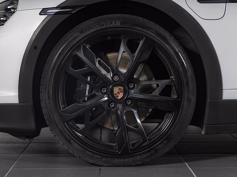Porsche Taycan 4 Cross Turismo 360 Pano Venti - fotka 9 z 19