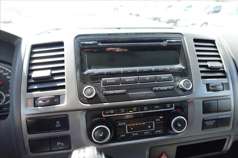 Volkswagen Caravelle 2,0 TDi  L2H1 8MÍST KLIMA - fotka 34 z 37