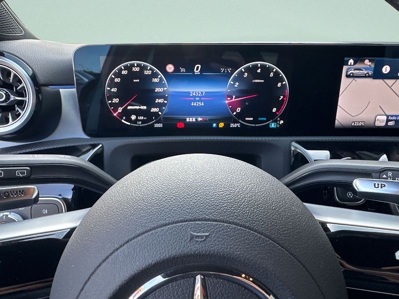 Mercedes-Benz Třídy A 35 AMG 4MATIC - fotka 9 z 20