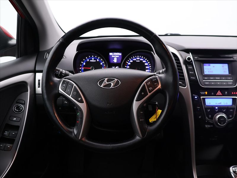 Hyundai i30 1,6 GDI 99kW Trikolor Style CZ - fotka 18 z 29