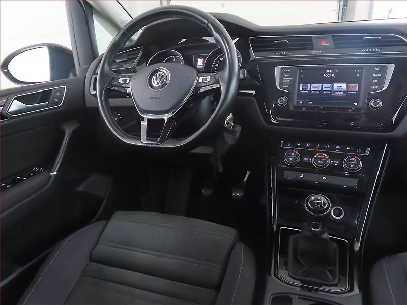 Volkswagen Touran (2016) Highline 2.0 TDI, Navi - fotka 7 z 16