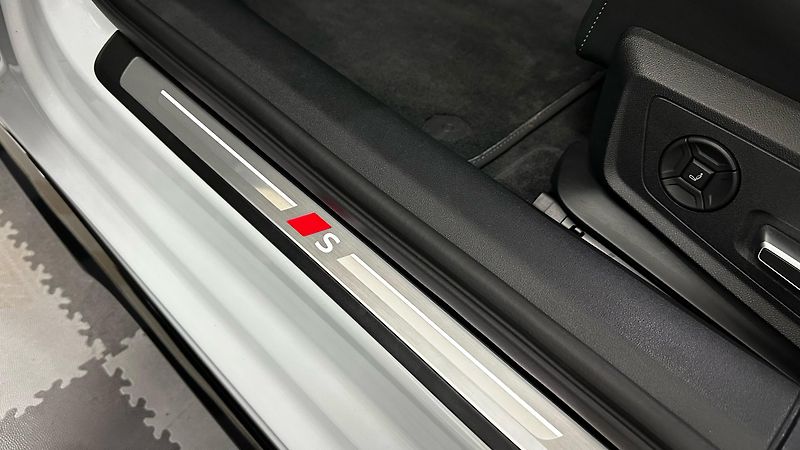 Audi A6 S-LINE / ZÁRUKA / TOP STAV - fotka 35 z 51