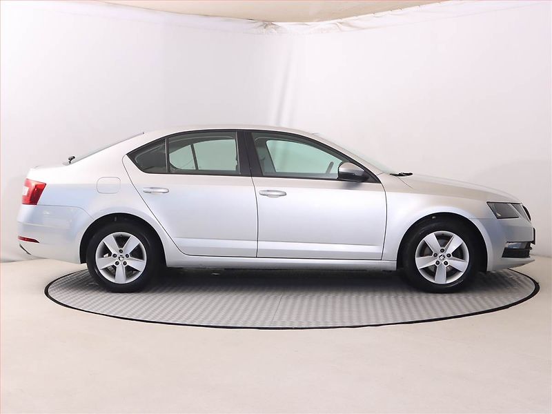 Škoda Octavia (2018) Ambition Plus 1.5 TSI - fotka 6 z 18