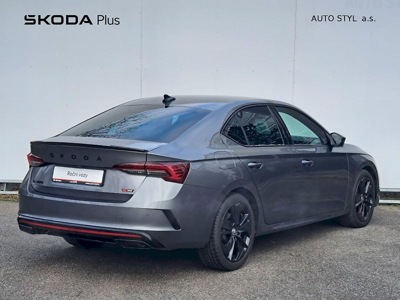 Škoda Octavia (2024) 2.0 TSI RS 195 kW A7F - fotka 2 z 23