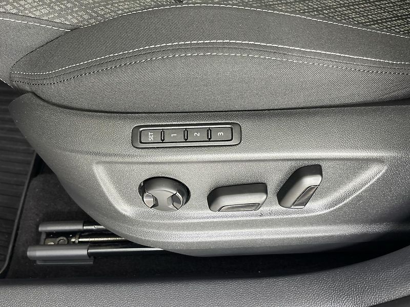 Škoda Karoq Top Selection DSG - fotka 27 z 30