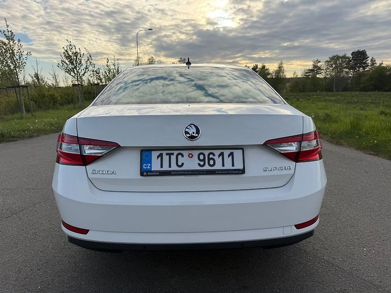 Škoda Superb 2,0 TDI 110 kW - fotka 4 z 18