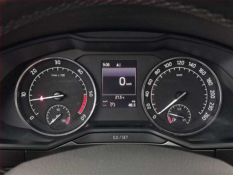 Škoda Superb (2015) 1.6 TDI, Kůže, Bi-Xenony - fotka 11 z 23