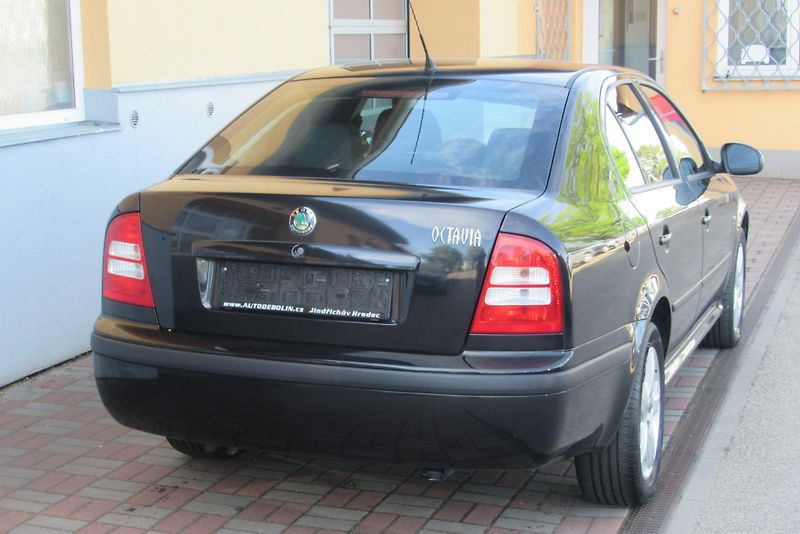 Škoda Octavia Tour 1.9 TDi CLIMATRONIC - fotka 8 z 25