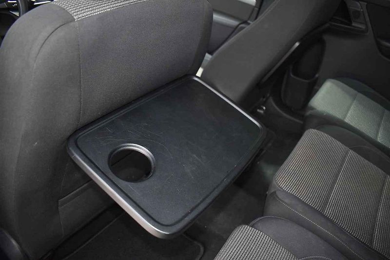 Tento Volkswagen Sharan je deset let starý. Nevypadá na to