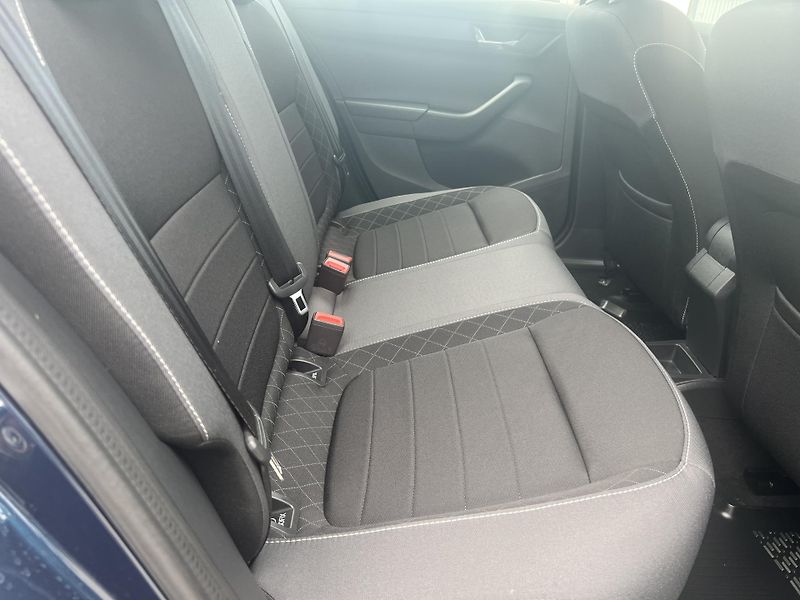 Škoda Fabia 1.0TSi 70kw KAMERA TEMPOMAT - fotka 31 z 43
