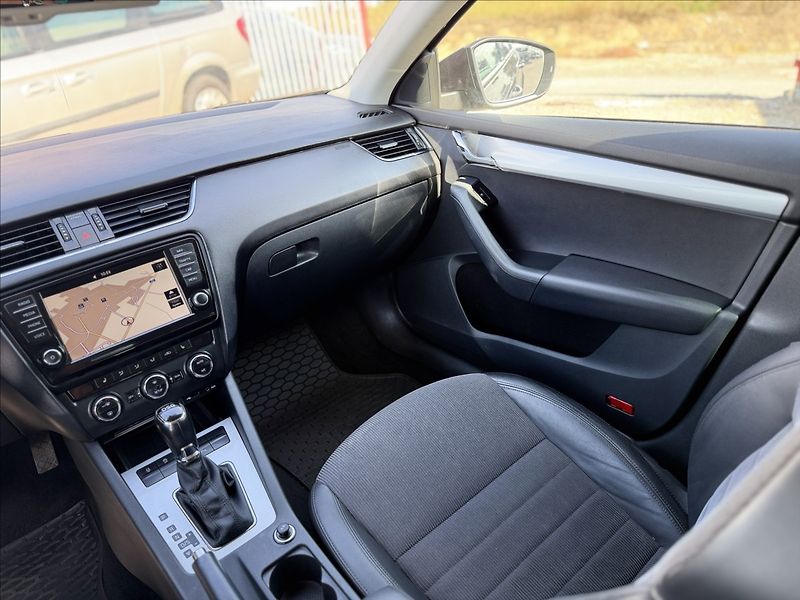 Škoda Octavia TDI DSG F1 NAVI, EL.KUFR - fotka 27 z 34