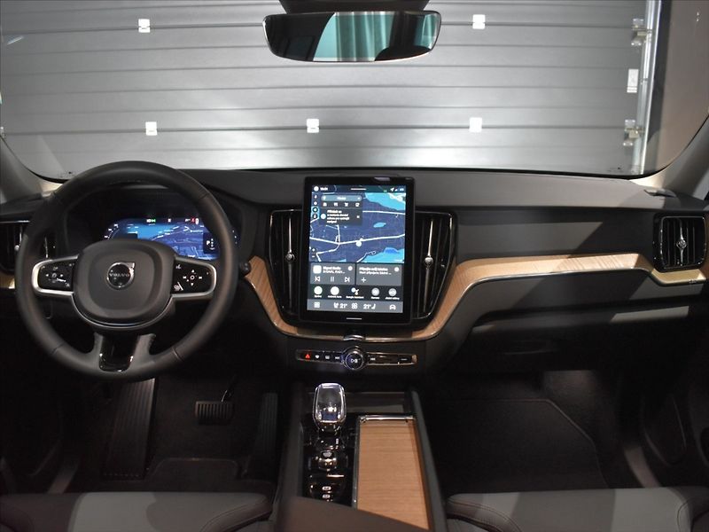 Volvo XC60 2,0 B5 AWD Plus BLIS,Bezklíč - fotka 13 z 22