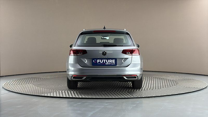 Volkswagen Passat 2.0 TDI DSG Elegance Variant - fotka 5 z 27