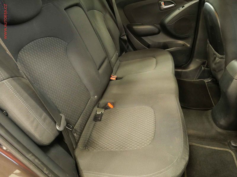 Hyundai ix35 (2011) 1.6GDI, ČR, AC, temp - fotka 13 z 19