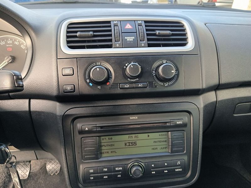 Škoda Fabia 1.6 Combi Ambiente - fotka 14 z 33