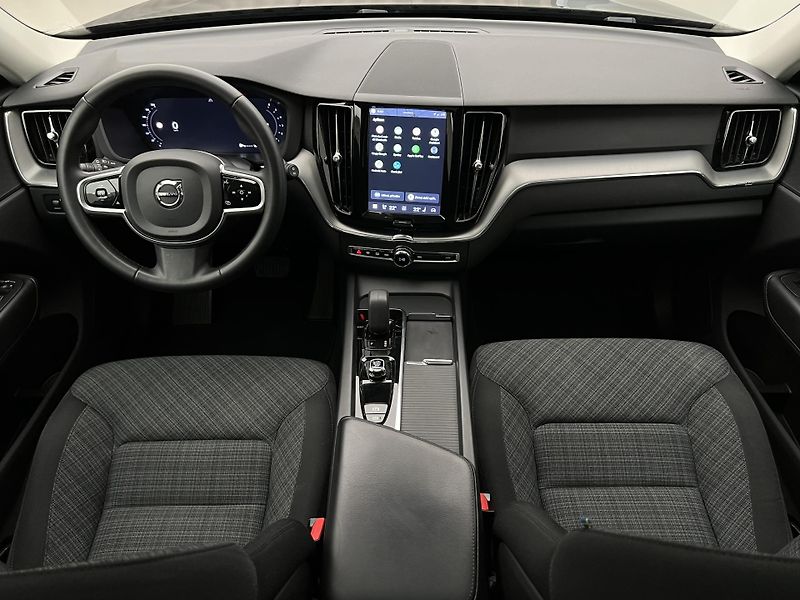 Volvo XC60 B4 CORE AUT 1.maj. - fotka 2 z 40