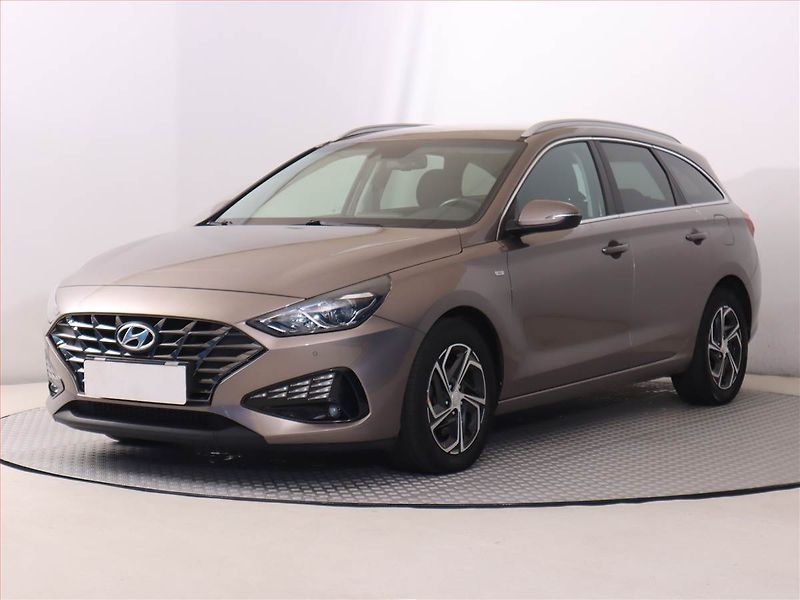 Hyundai i30 (2023) 1.5 T-GDI MHEV, Automat - fotka 2 z 19
