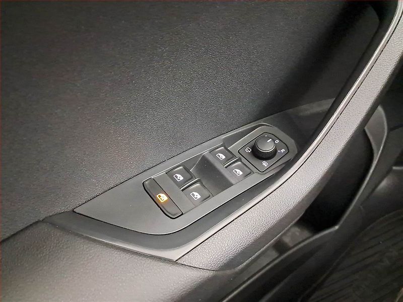 Škoda Karoq (2023) 1.5 TSI - fotka 22 z 22