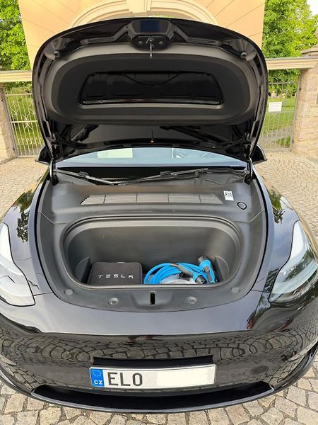 Tesla Model Y (2023) - fotka 18 z 23