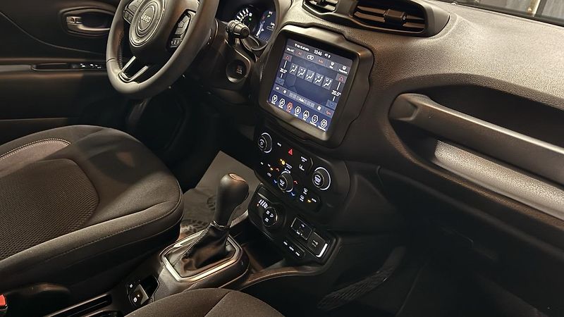 Jeep Renegade (2022) T4 4X4, PHEV,5REZERVOVÁNO - fotka 16 z 34