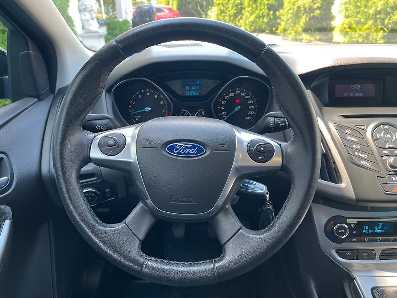 Ford Focus (2011) 1.6 i - fotka 9 z 15