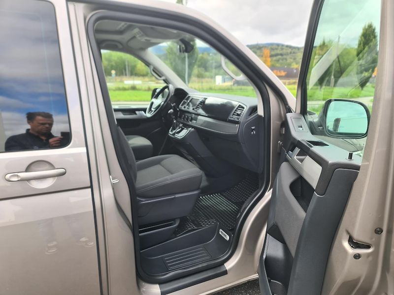 Volkswagen Multivan (2016) T6 2.0 TDi 110-KW NAVI OLOMOUC - fotka 30 z 103