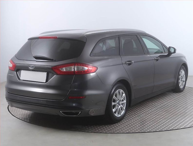 Ford Mondeo (2018) Titanium 2.0 TDCI, Navi - fotka 5 z 17