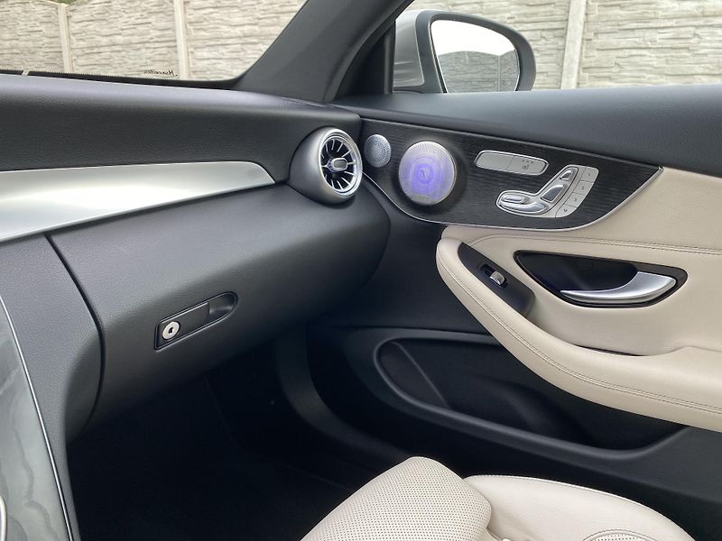 Mercedes-Benz Třídy C C 400 COUPE 4MATIC 51.000KM - fotka 147 z 149