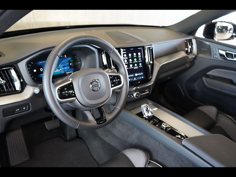 Volvo XC60 T8 PLUS Black Edition, 360°,HK - fotka 16 z 47
