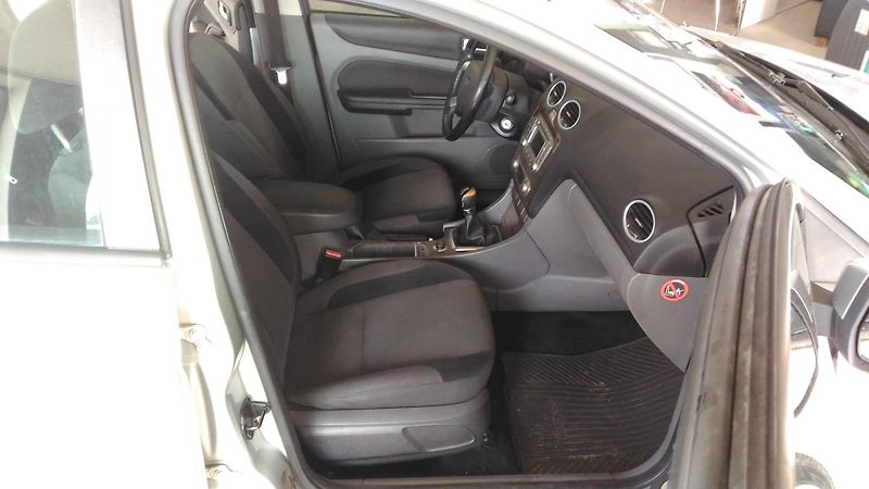 Ford Focus (2008) 1,6TDCI,80KW,XEN,ALU,NAVI,KLIM - fotka 17 z 34