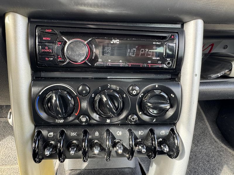 Mini Cooper S 1.6, 120kw, Cooper S - fotka 23 z 28