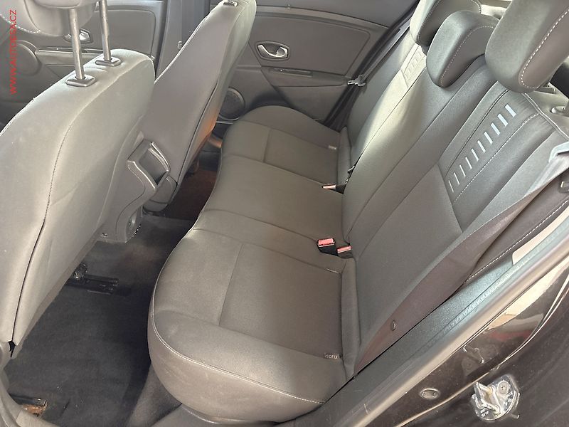 Renault Mégane (2009) 1.6i, ČR, AC - fotka 10 z 14