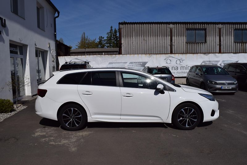 Toyota Avensis (2018) 1.8VVTI 108kw TEAM D XEN NAVI - fotka 7 z 50