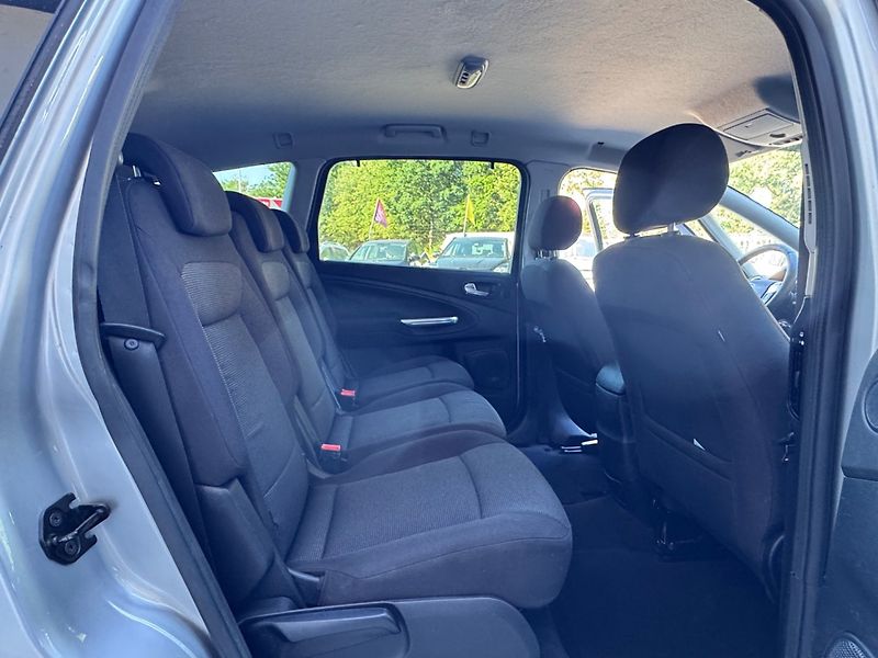 Ford S-MAX (2008) 2.0 TDCi Titanium - fotka 13 z 29