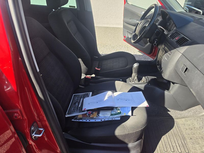 Škoda Fabia 1.2 HTP Park Senzor Klimatizac - fotka 16 z 18